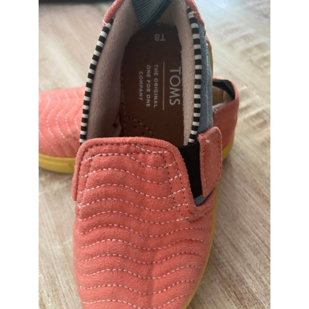 Girls Toddler Shoes - Toms Size 8 - Picture 3 of 4